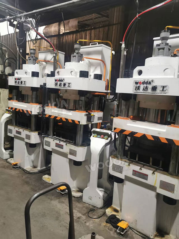 200噸四柱液壓機(jī)