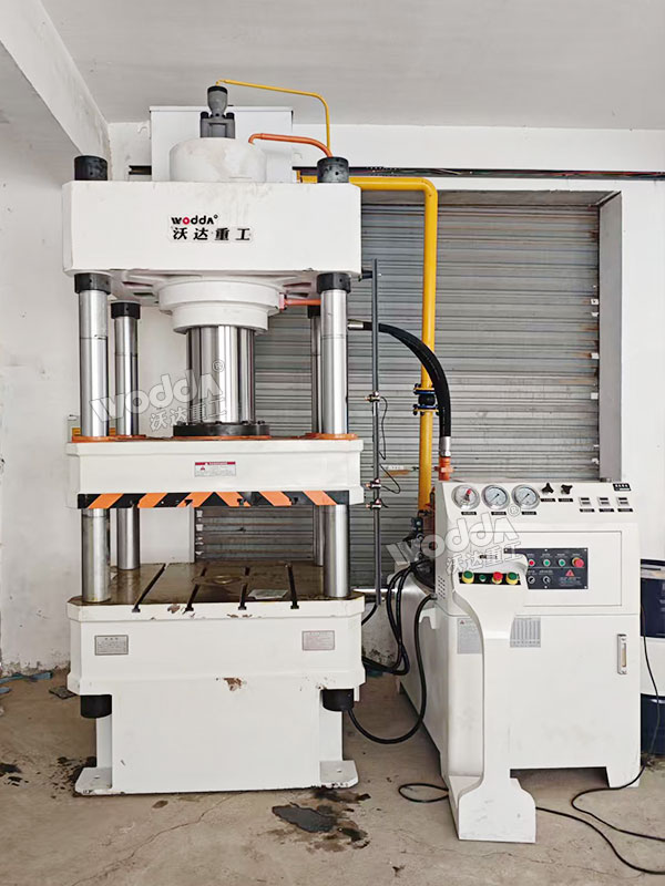 315噸四柱液壓機(jī) 315噸四柱液壓機(jī)