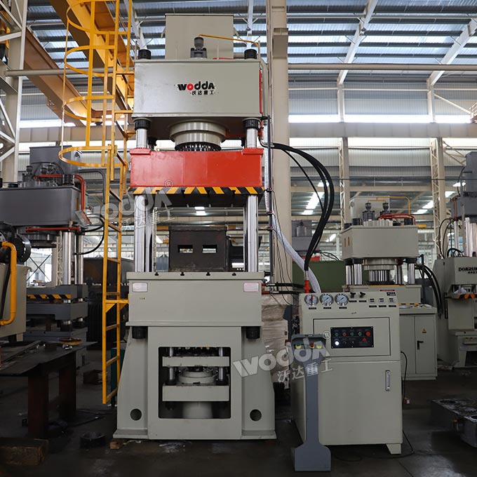 不銹鋼份數(shù)盆成型機(jī)車間實(shí)物