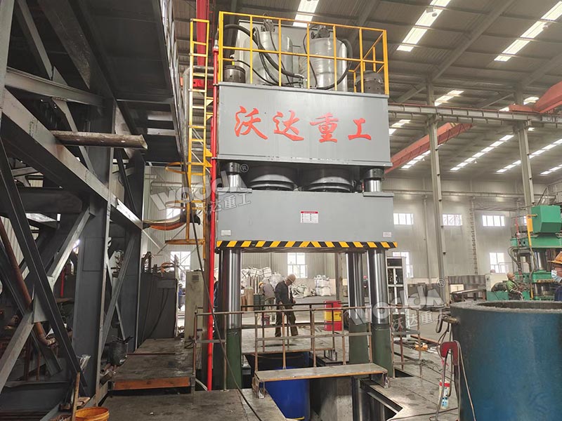 2000噸石墨坩堝成型液壓機(jī)
