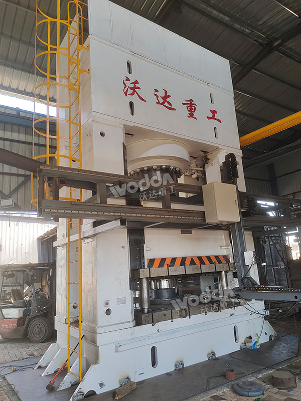 2500噸熱鍛液壓機現(xiàn)場