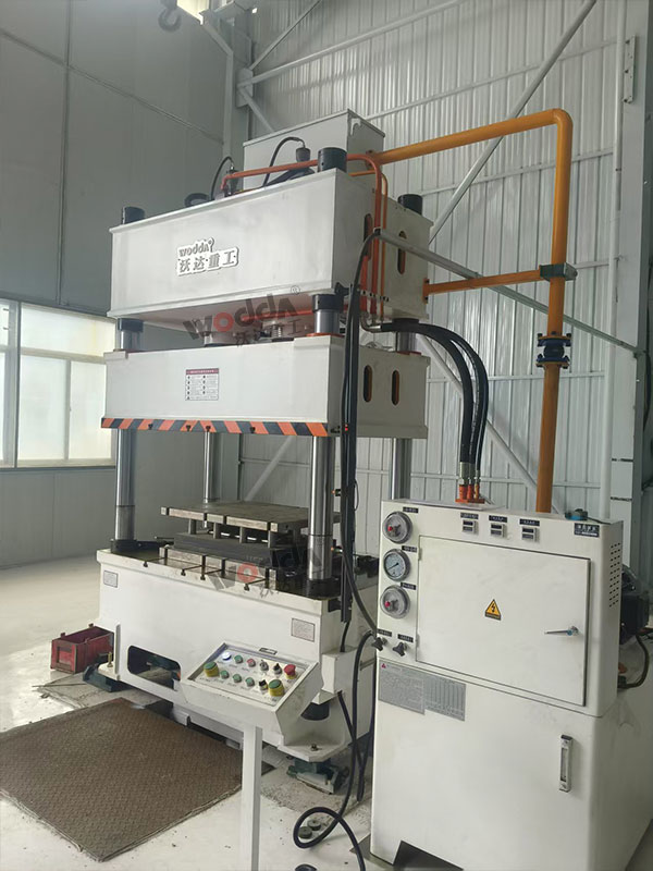 250噸四柱液壓機帶液壓墊