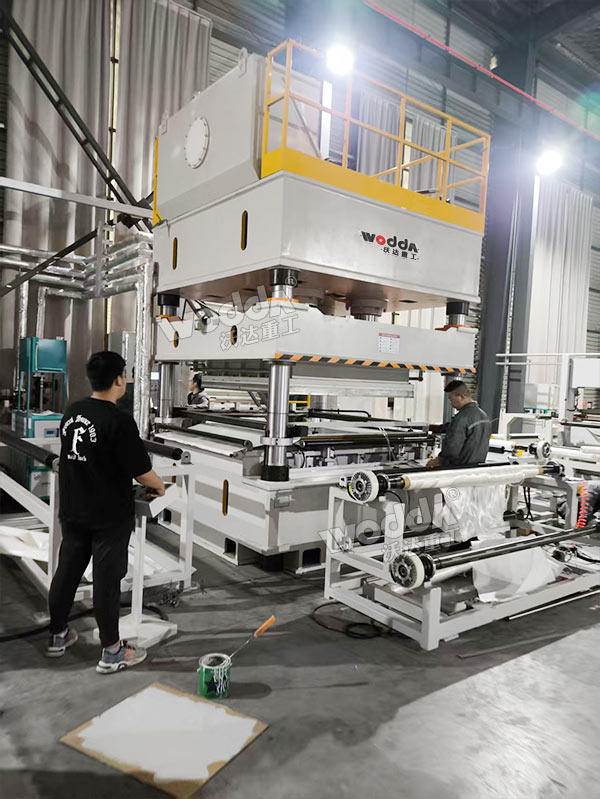 630噸復(fù)合材料成型液壓機 630噸復(fù)合材料成型液壓機