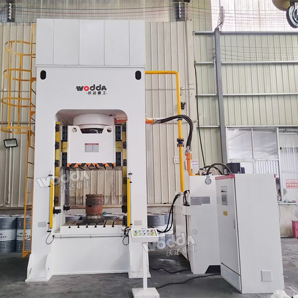 800噸框架式液壓機(jī) 800噸框架式液壓機(jī)