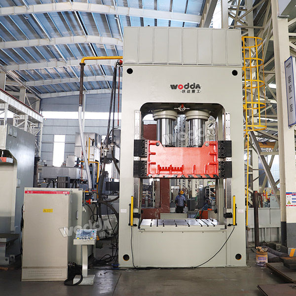 800噸框架式液壓機(jī) 800噸框架式液壓機(jī)