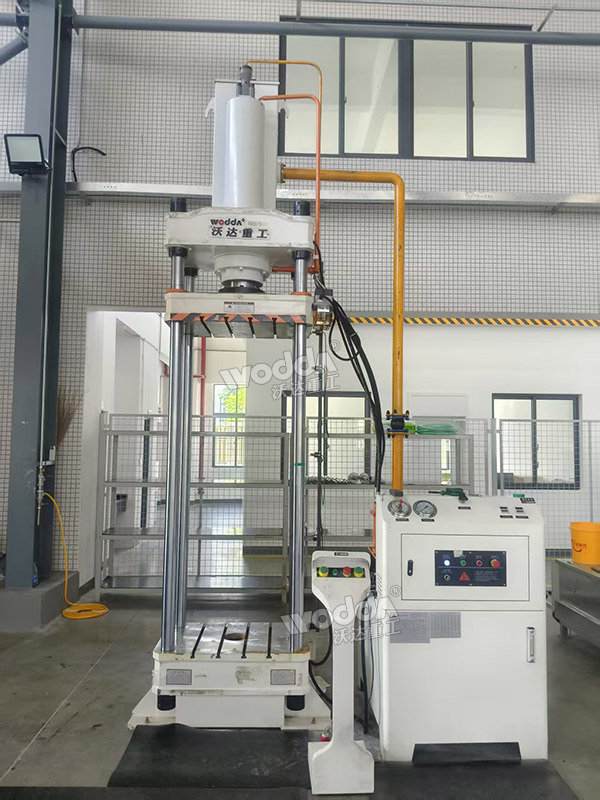 200噸液壓機(jī) 200噸液壓機(jī)