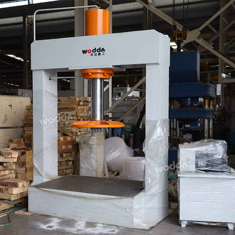 200噸龍門液壓機(jī) 200噸龍門液壓機(jī)