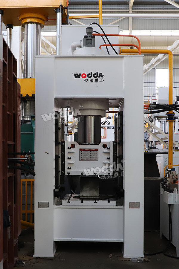 315噸框架式液壓機(jī) 315噸框架式液壓機(jī)