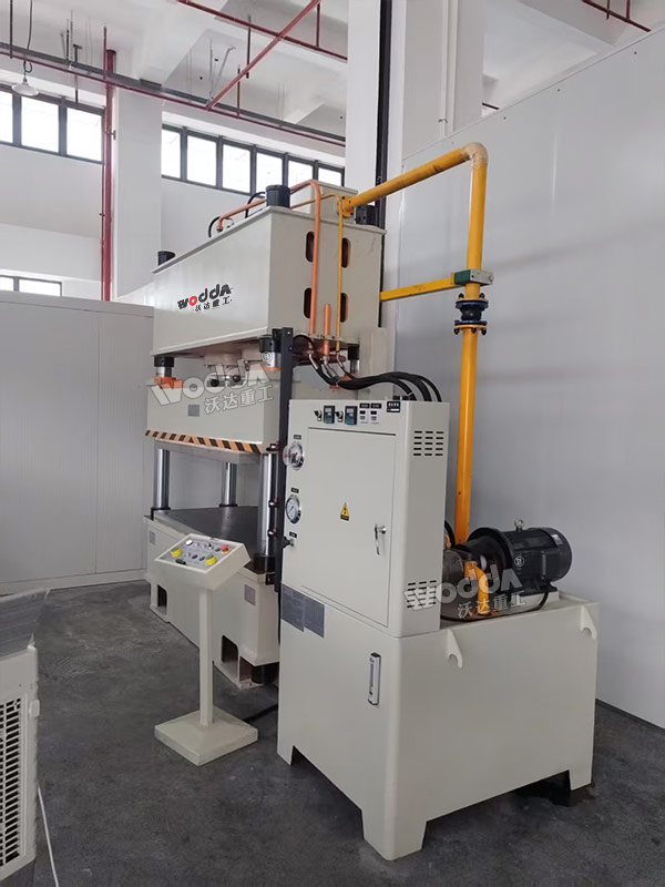 200噸四柱液壓機(jī)帶加熱板 200噸四柱液壓機(jī)帶加熱板