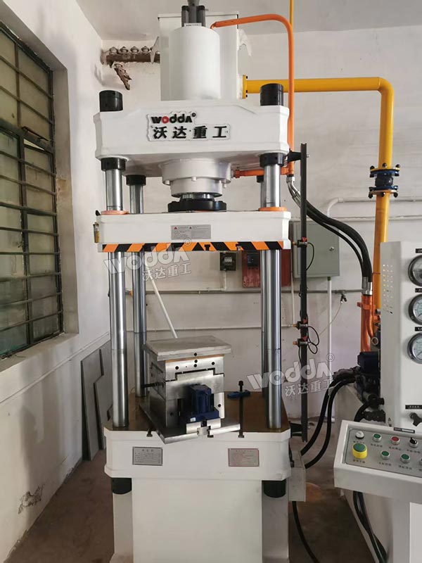 100噸四柱液壓機(jī)