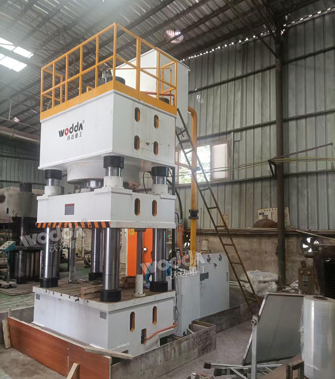 1600噸粉末成型液壓機安裝完成