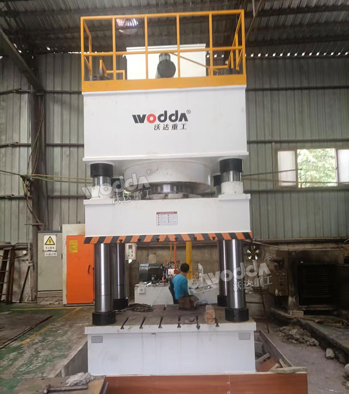 1600噸四柱液壓機