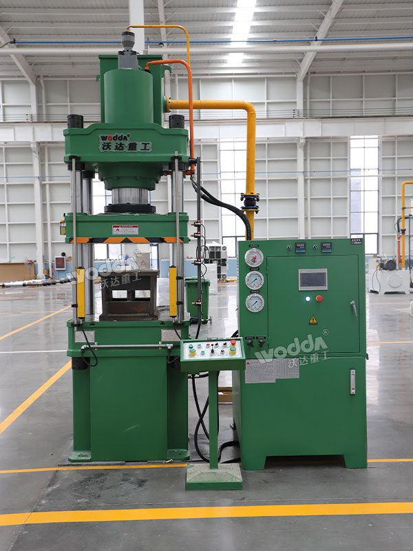 200噸四柱液壓機(jī)車間實物