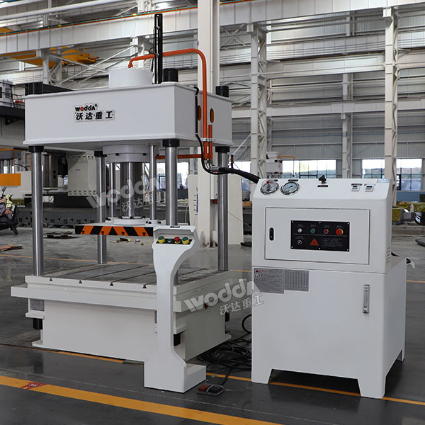 200噸兩梁四柱液壓機(jī)