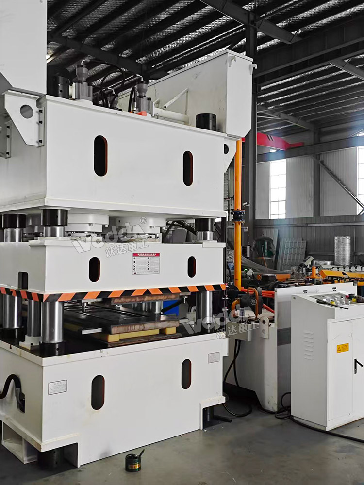 2400噸鋼木門壓花機