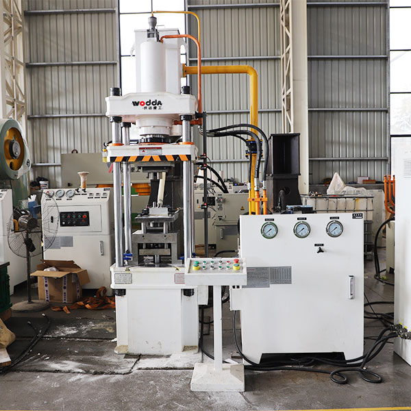 630噸四柱液壓機車間試機