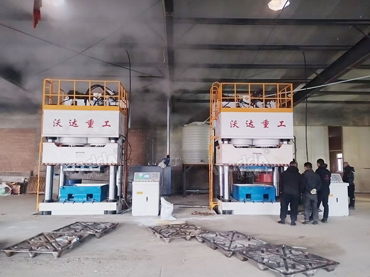 1600噸木屑托盤液壓機(jī)客戶現(xiàn)場.jpg 1600噸木屑托盤液壓機(jī)客戶現(xiàn)場.jpg