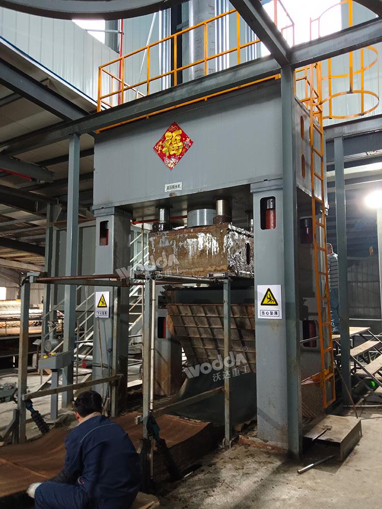 高壓污泥壓榨機(jī)現(xiàn)場(chǎng)