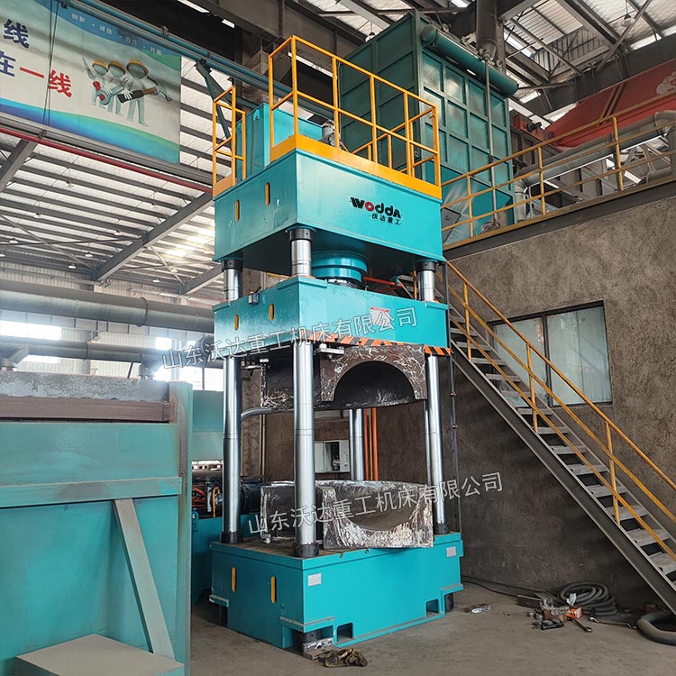 630噸四柱液壓機熱壓彎頭