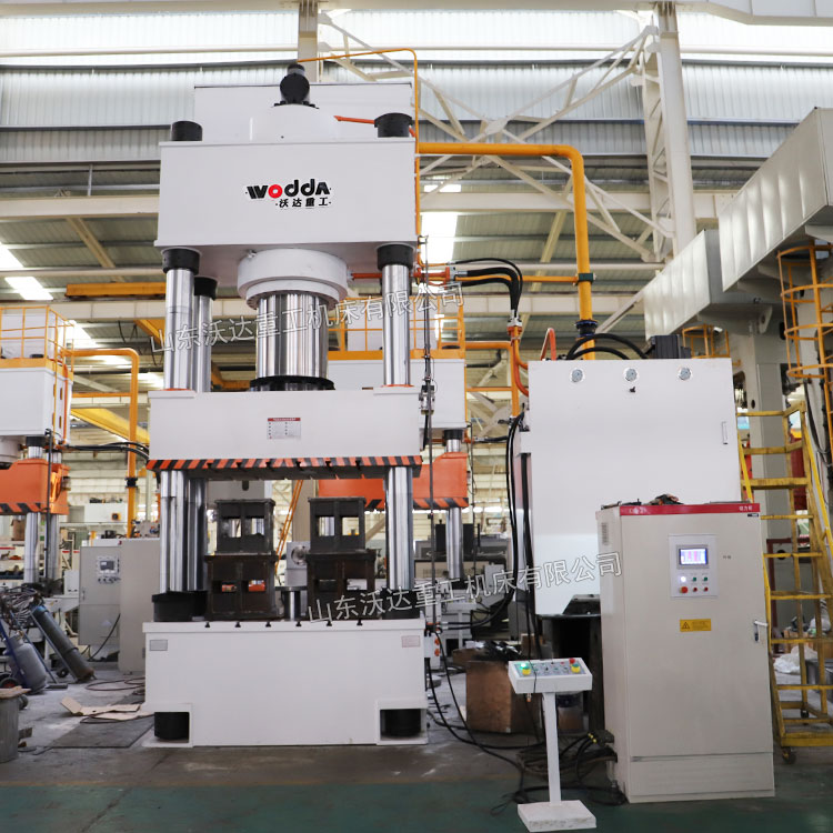 1000噸四柱液壓機(jī)車(chē)間實(shí)物