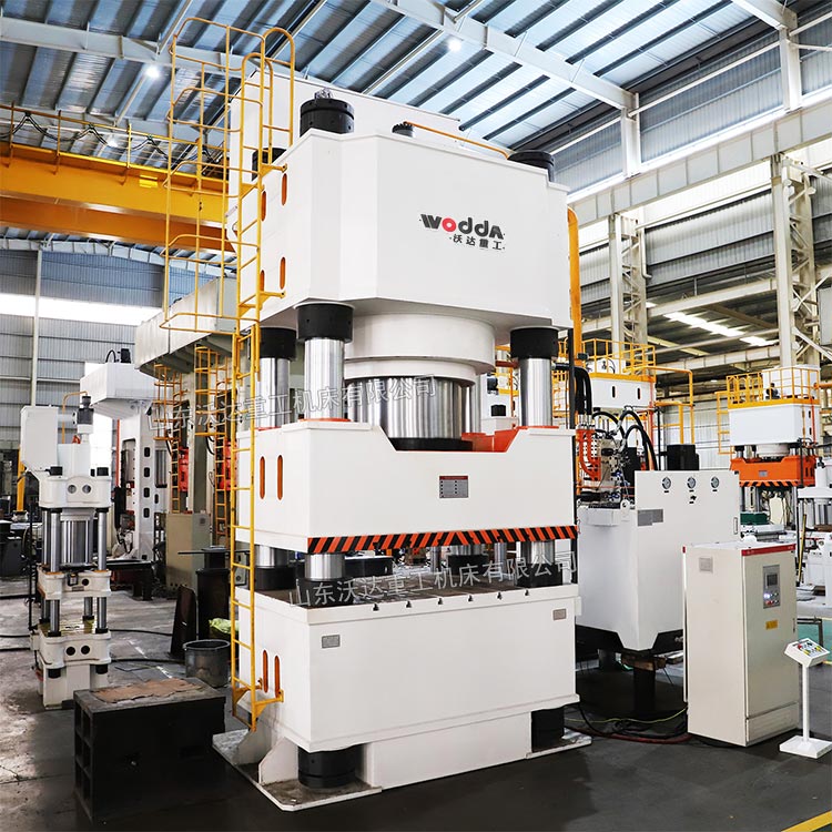 2500噸掛車(chē)鞍座沖壓成型液壓機(jī)車(chē)間調(diào)試完成