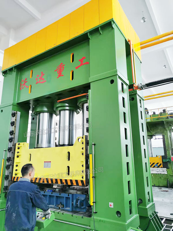 3000噸汽車(chē)電池液冷板液壓機(jī)現(xiàn)場(chǎng) 3000噸汽車(chē)電池液冷板液壓機(jī)現(xiàn)場(chǎng)