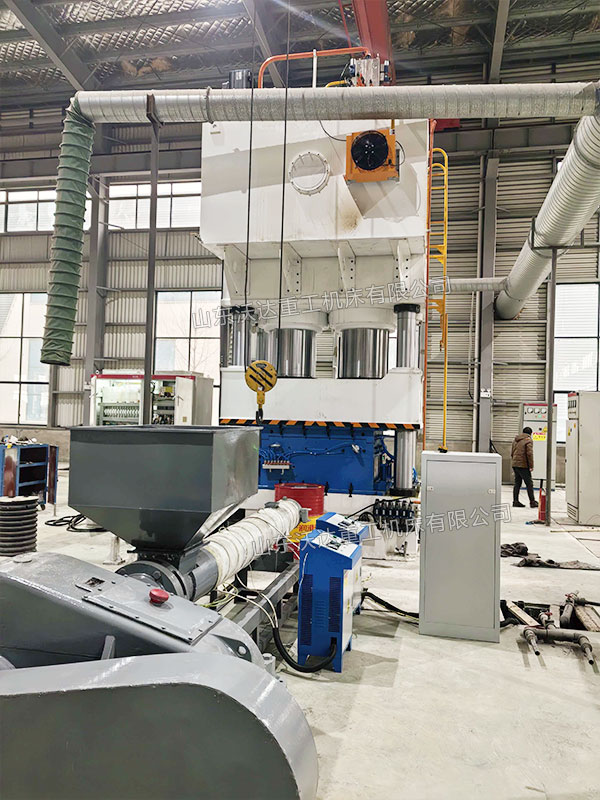 塑料托盤生產線現(xiàn)場