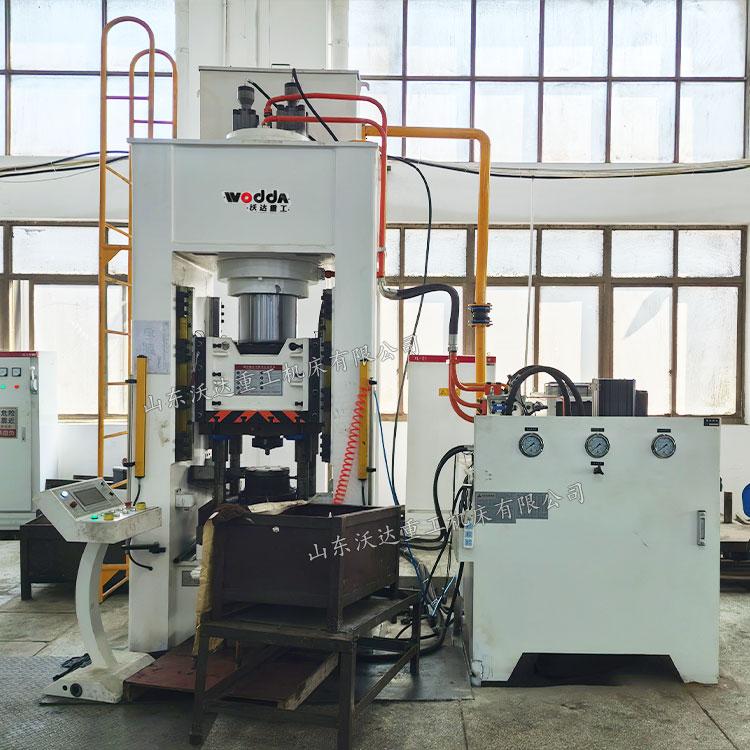 315噸金屬冷擠壓液壓機(jī)現(xiàn)場