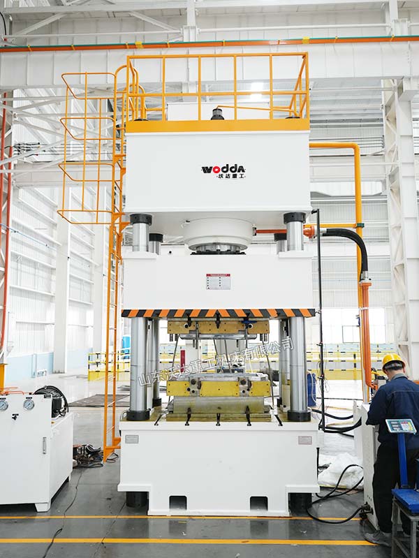 玻璃鋼水箱板成型液壓機(jī)車間試機(jī)