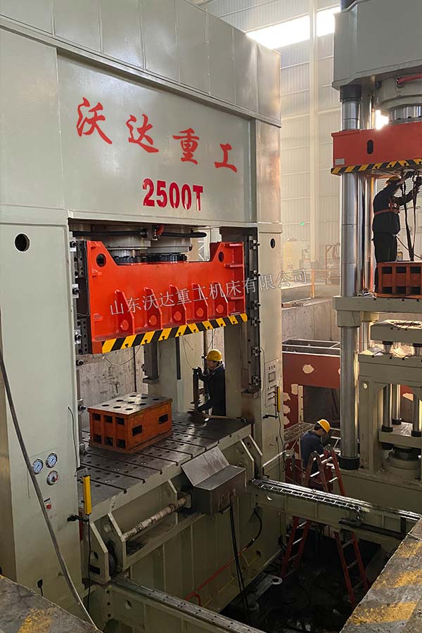 2500噸汽車配件成型液壓機
