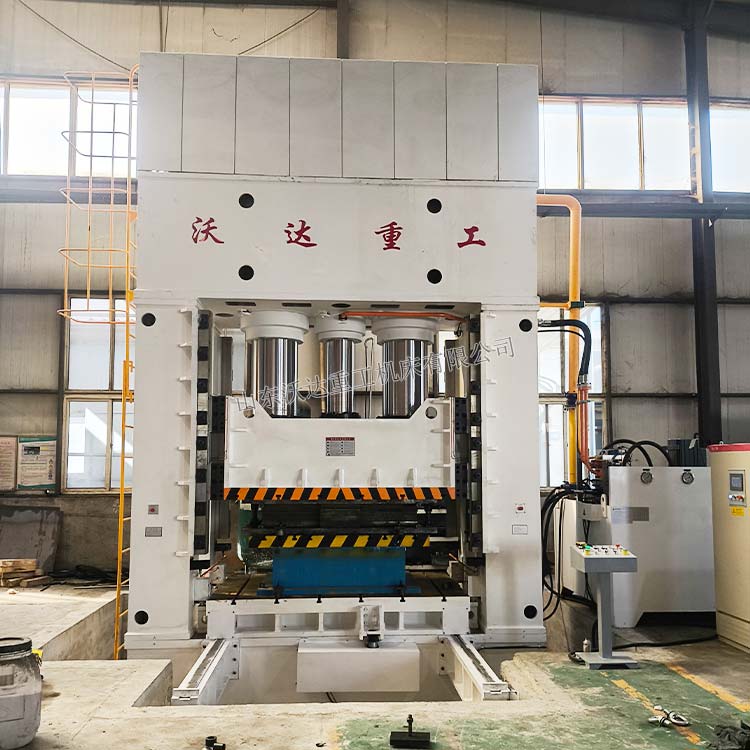 1250噸框架式液壓機(jī)現(xiàn)場(chǎng)