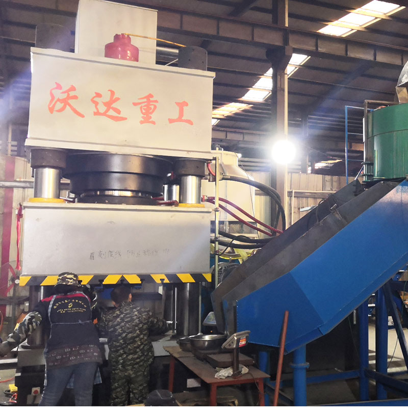 復(fù)合型墜砣成型液壓機(jī) 復(fù)合型墜砣成型液壓機(jī)